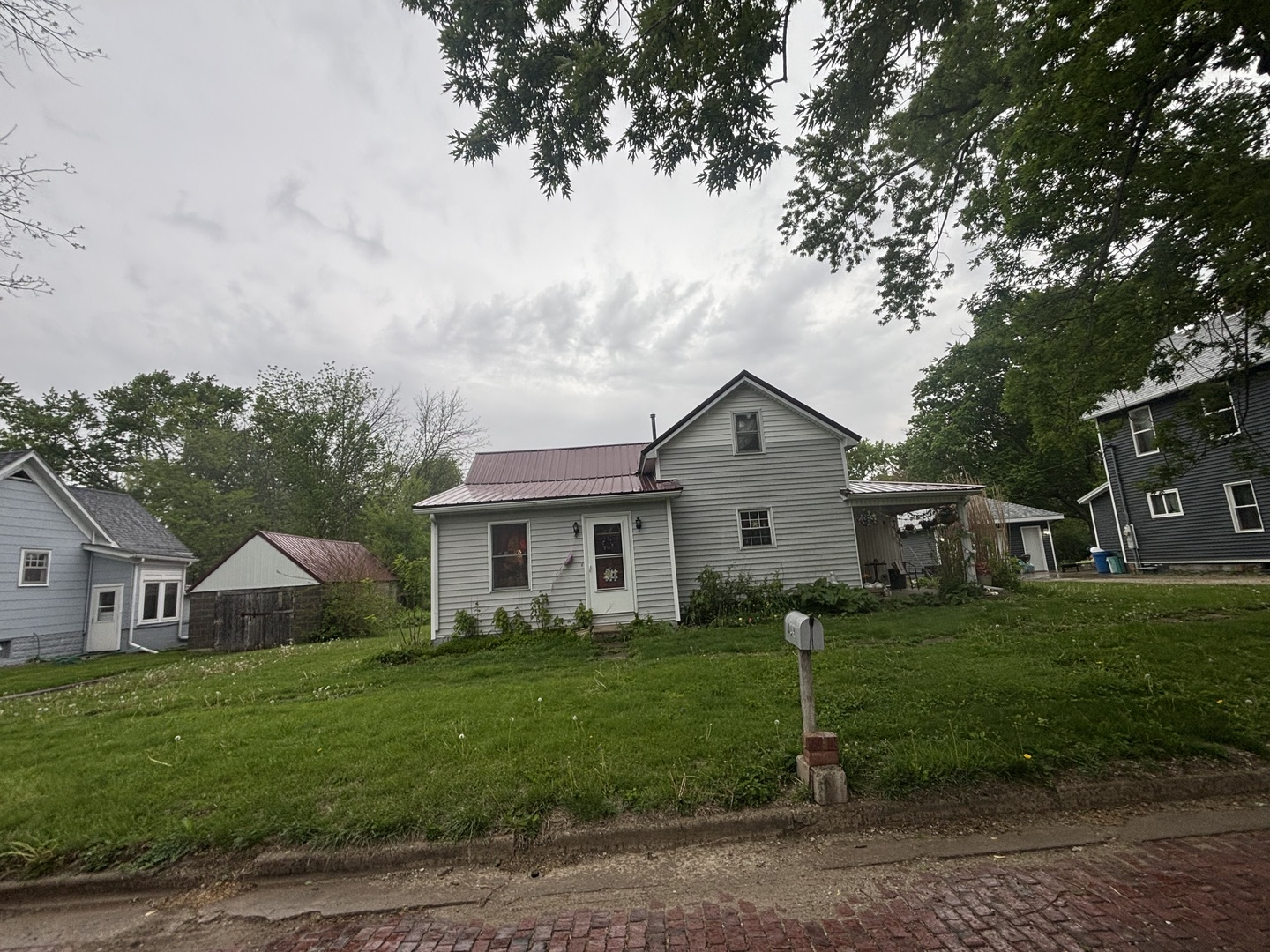 309 E Walnut Street Property Photo 3
