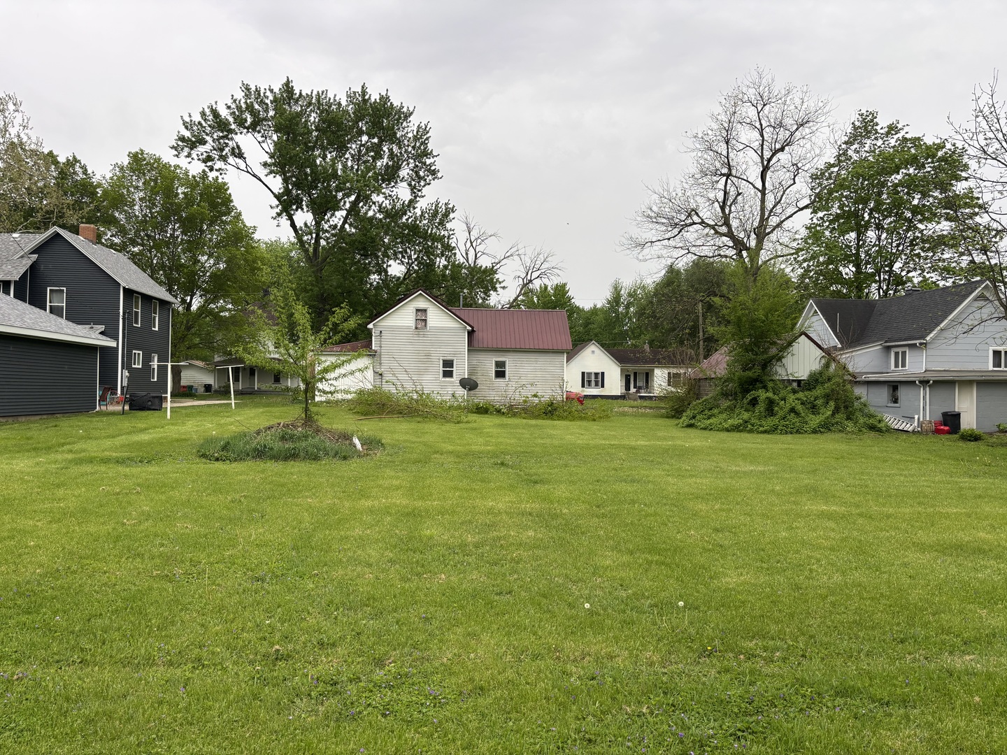 309 E Walnut Street Property Photo 4