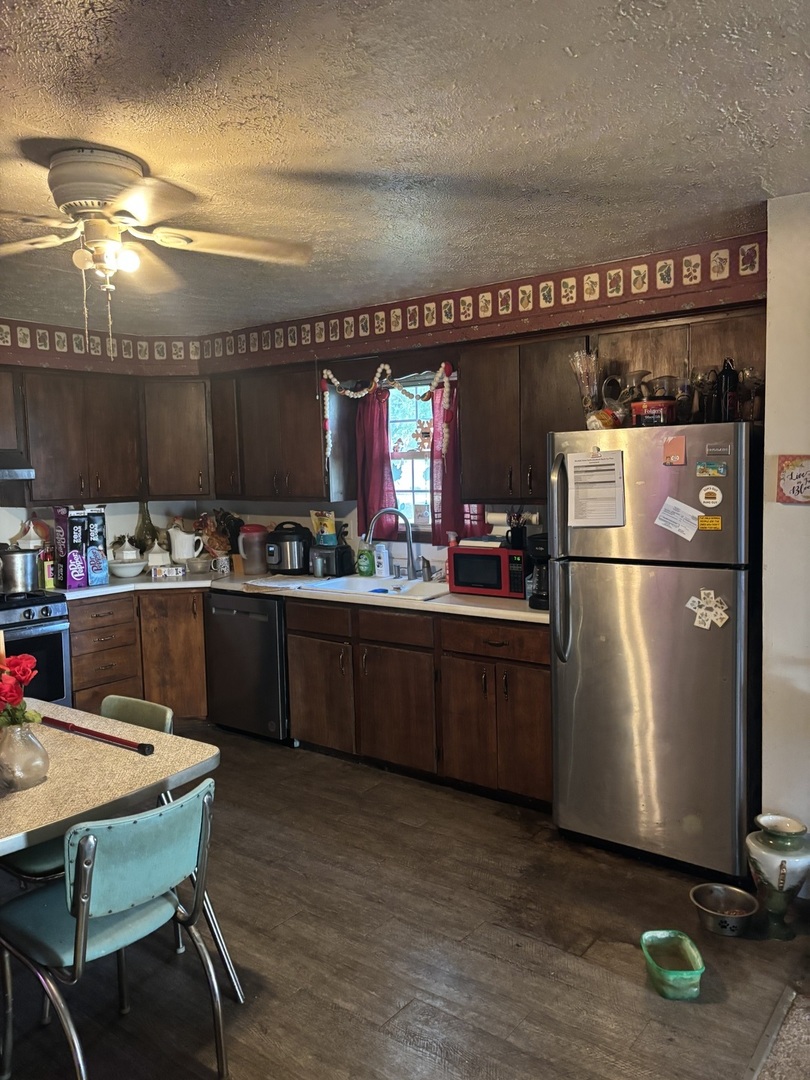 309 E Walnut Street Property Photo 9