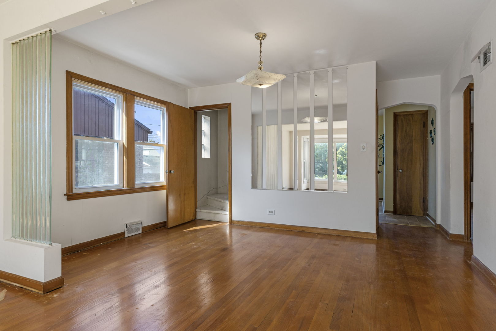 2240 S 9th Avenue Property Photo 4