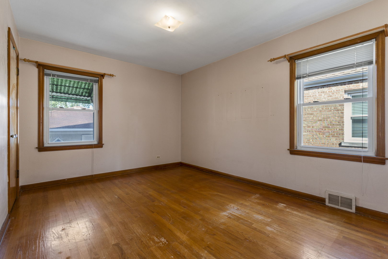 2240 S 9th Avenue Property Photo 8