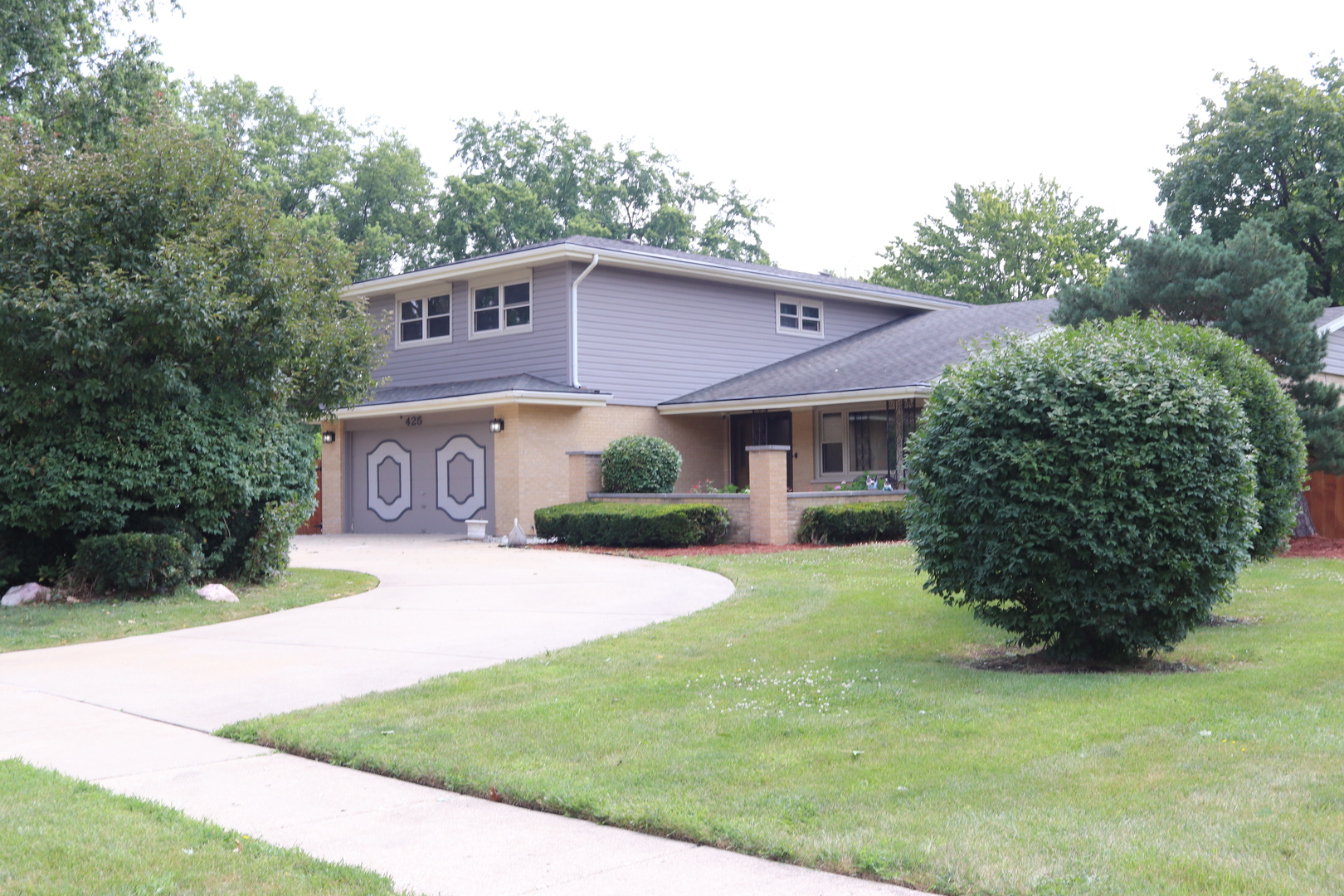 425 S Arlington Heights Road Property Photo 2