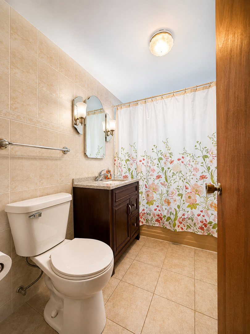 116 N May Street Property Photo 5