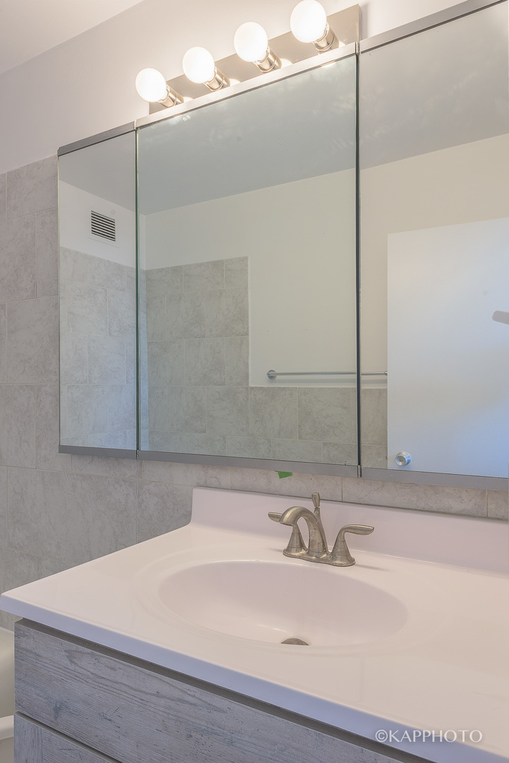 3600 N Lake Shore Drive 1216 Property Photo 22