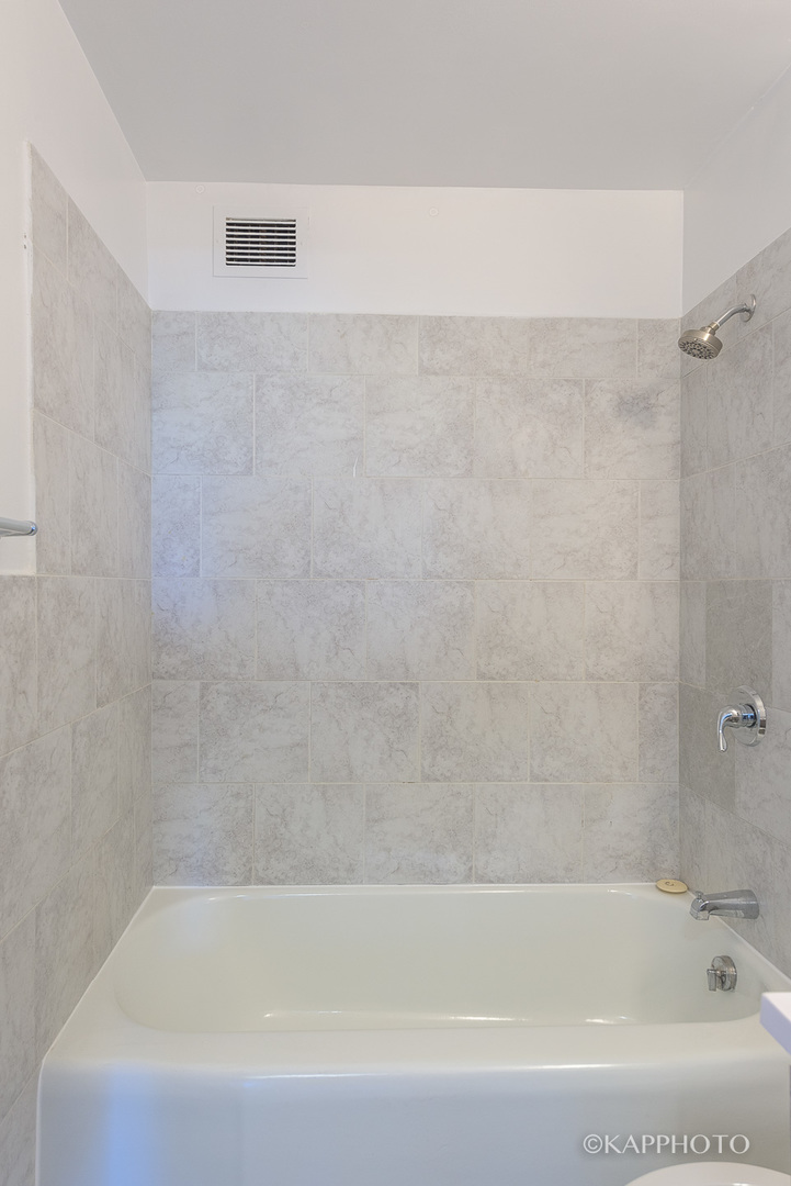 3600 N Lake Shore Drive 1216 Property Photo 23