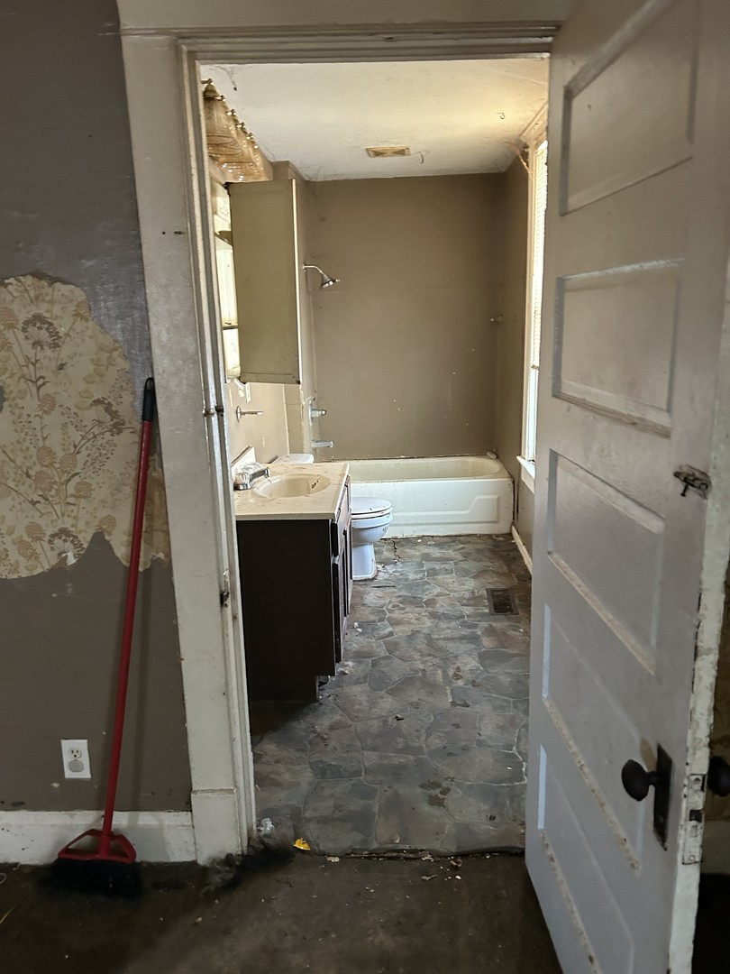 1619 S Faraday Avenue Property Photo 10