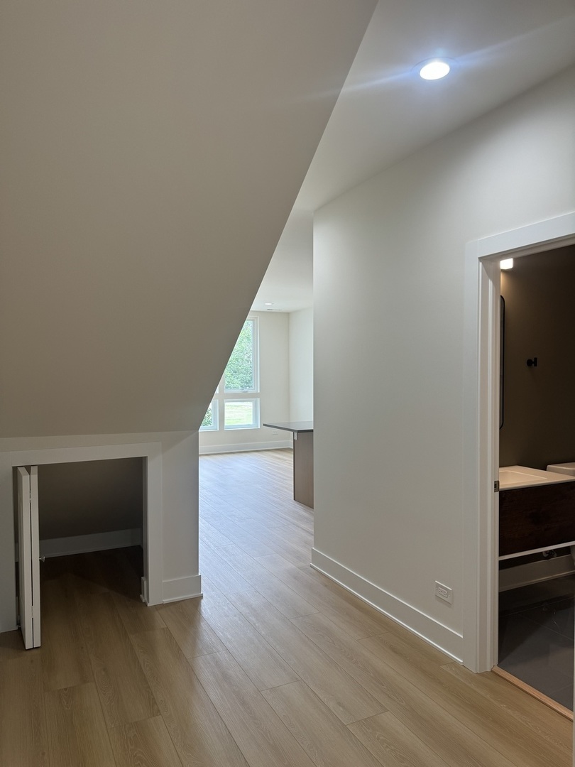3723 S Lake Park Avenue 1 Property Photo 11