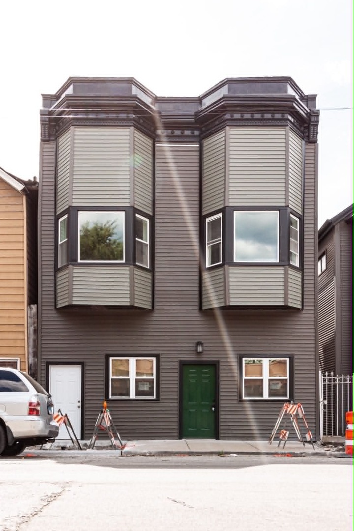 1742 N California Avenue 2R Property Photo 1