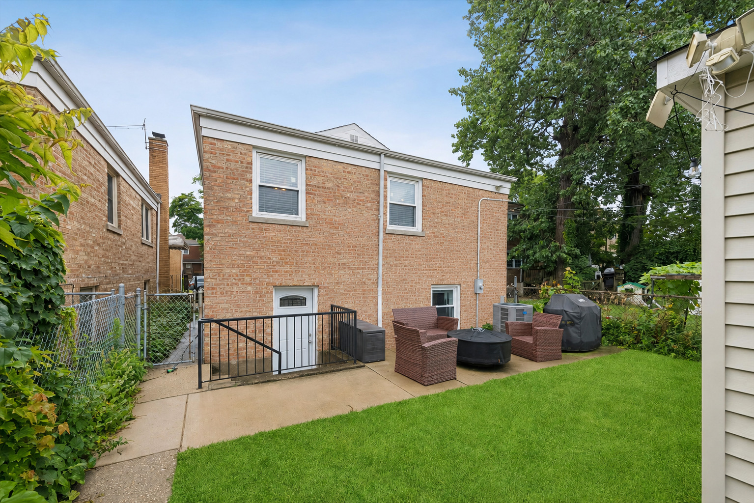 3114 W Jerome Street Property Photo 4