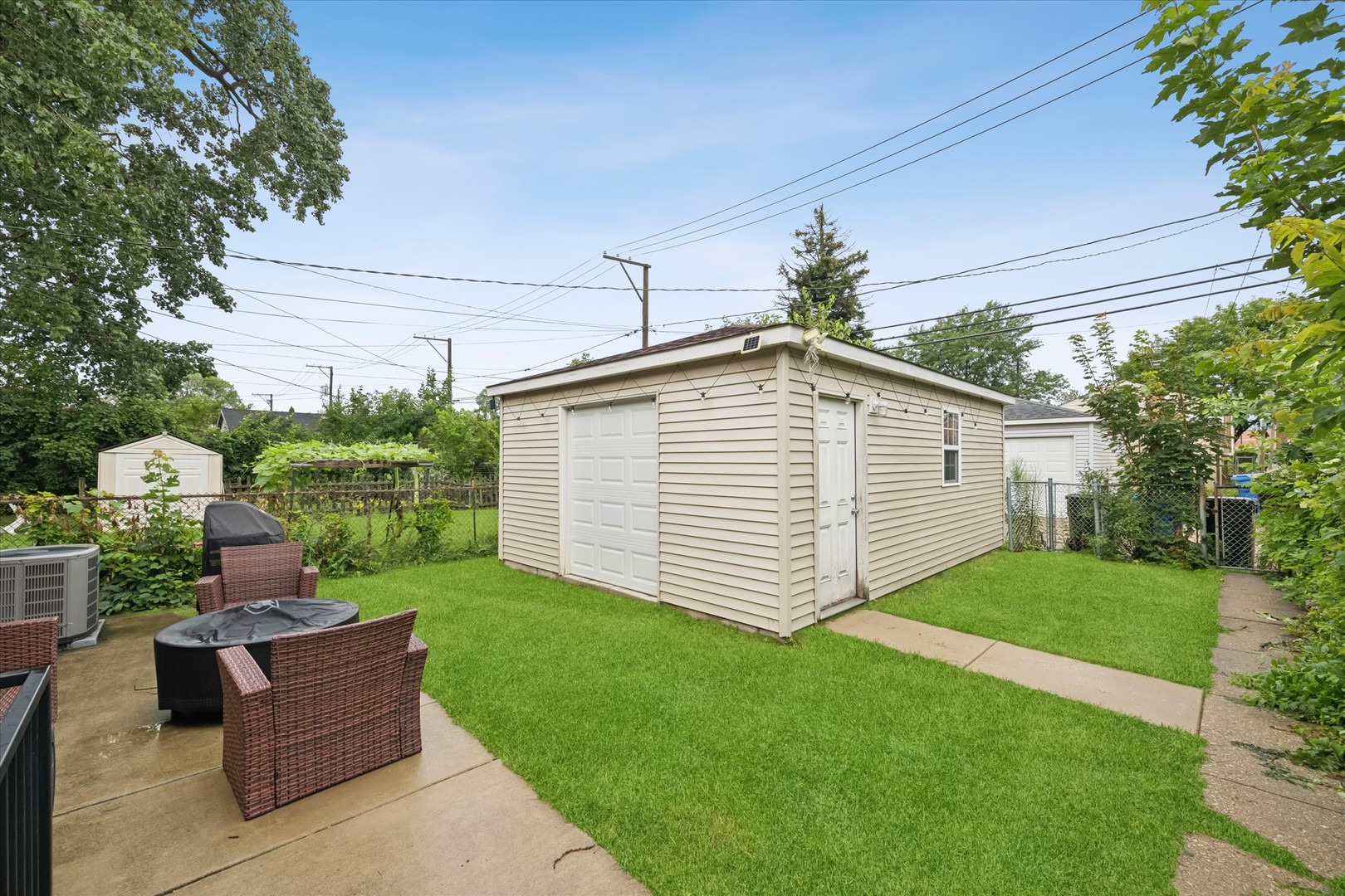 3114 W Jerome Street Property Photo 5