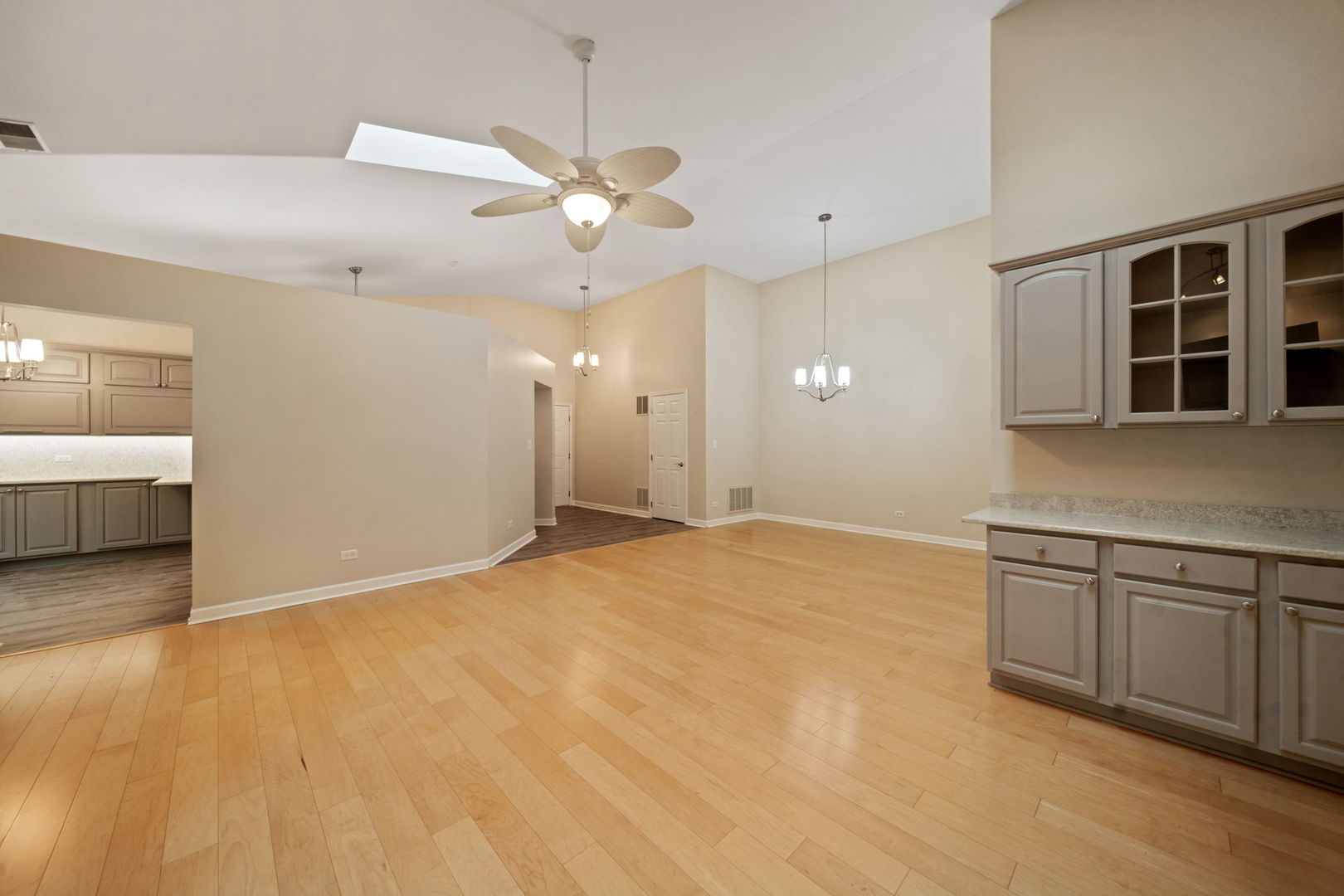 5645 S Cass Avenue 301 Property Photo 6