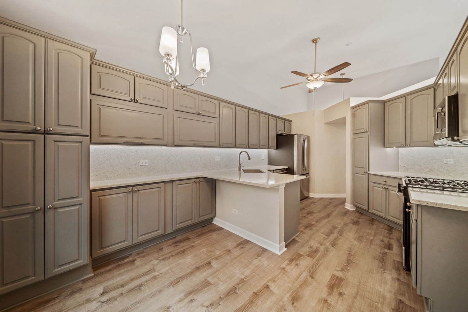 5645 S Cass Avenue 301 Property Photo 10