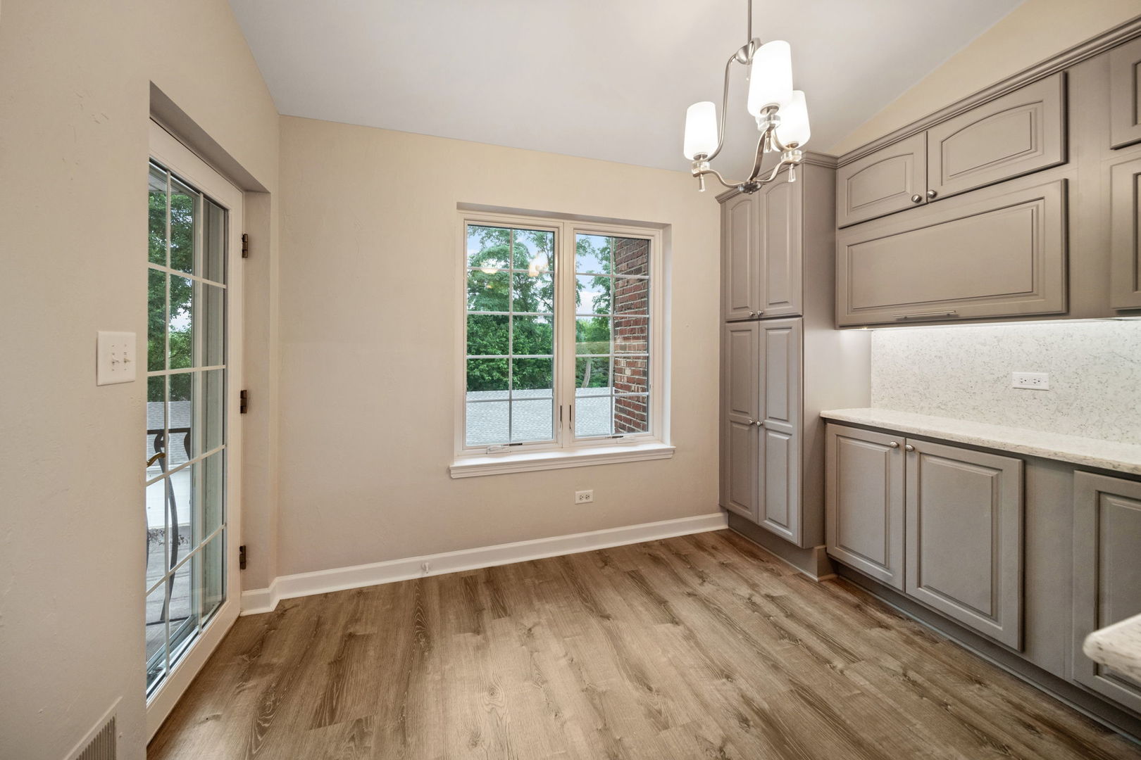 5645 S Cass Avenue 301 Property Photo 12