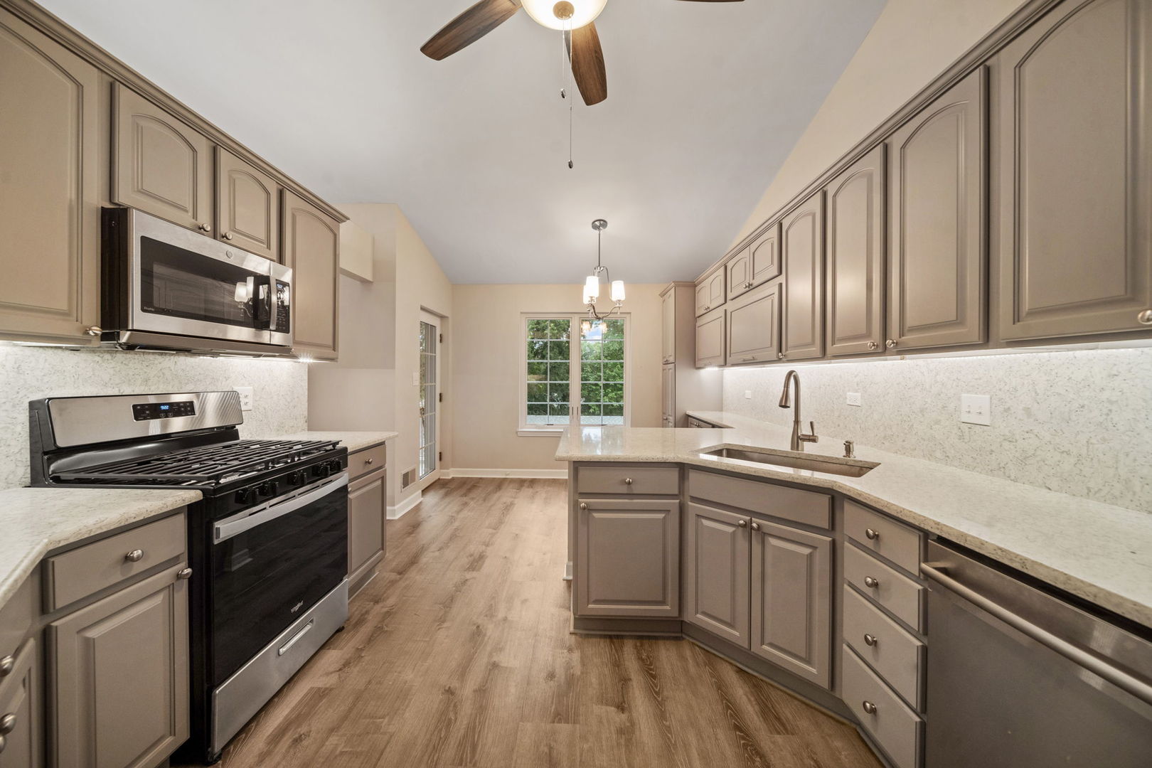 5645 S Cass Avenue 301 Property Photo 13
