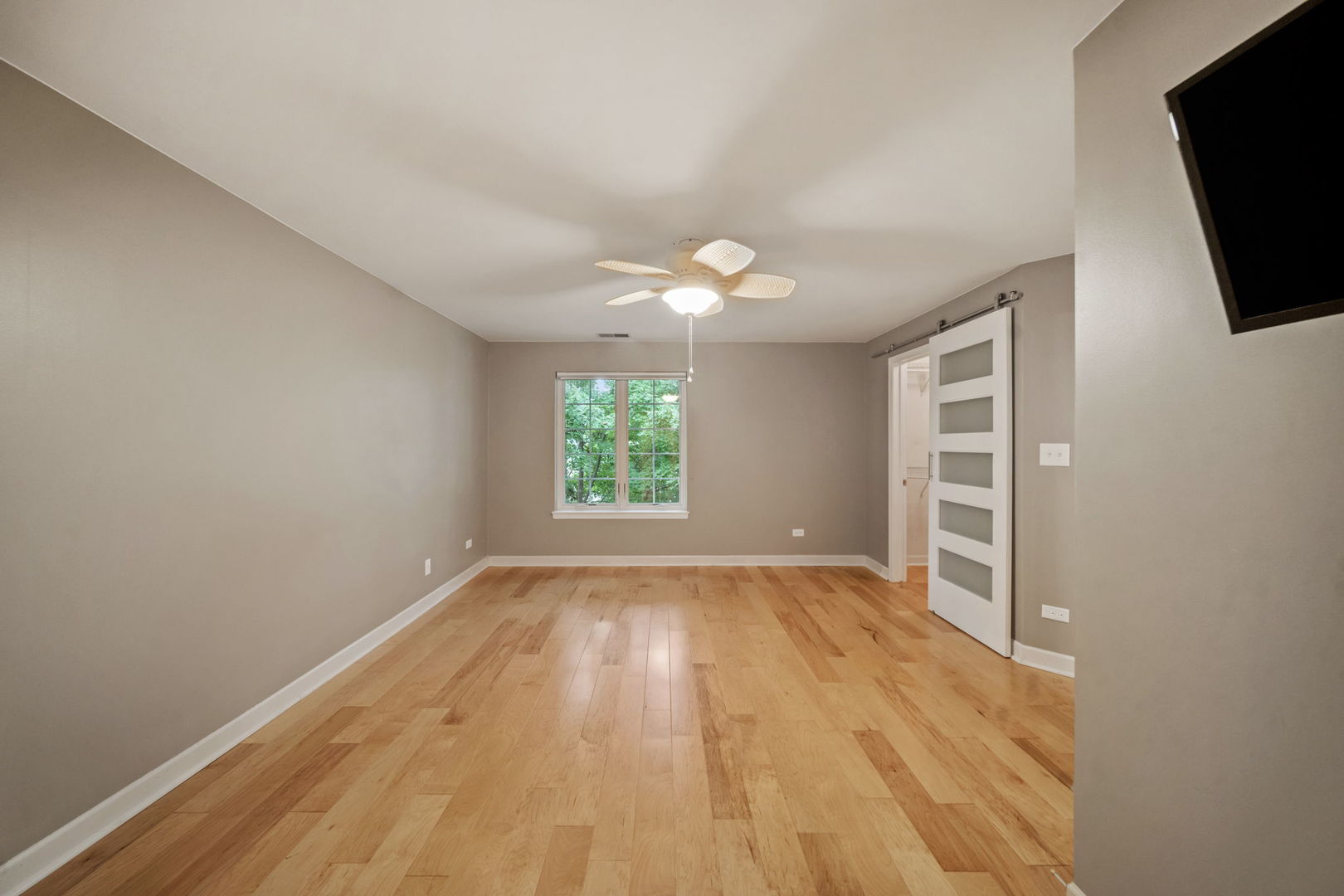 5645 S Cass Avenue 301 Property Photo 15