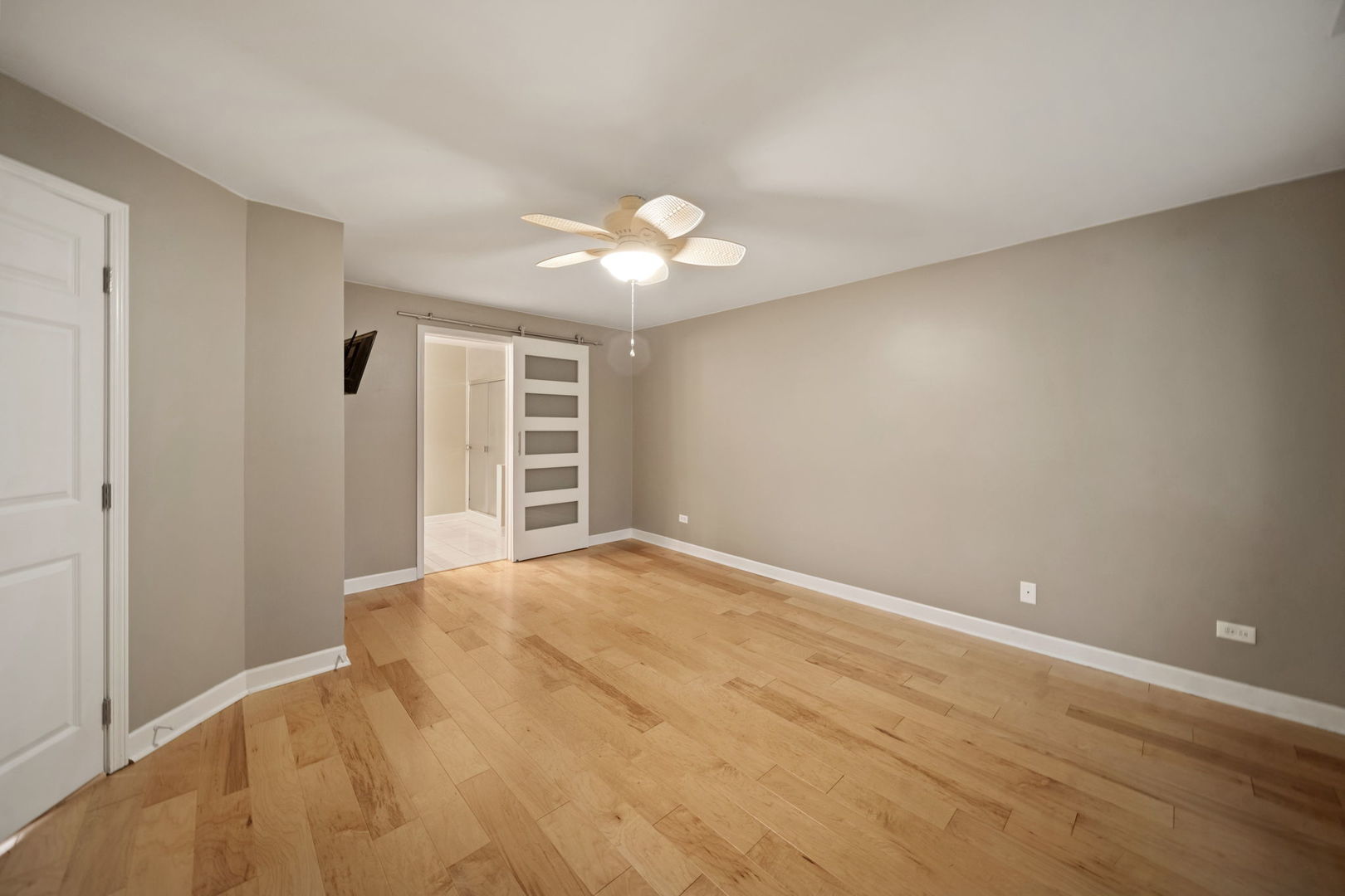 5645 S Cass Avenue 301 Property Photo 16