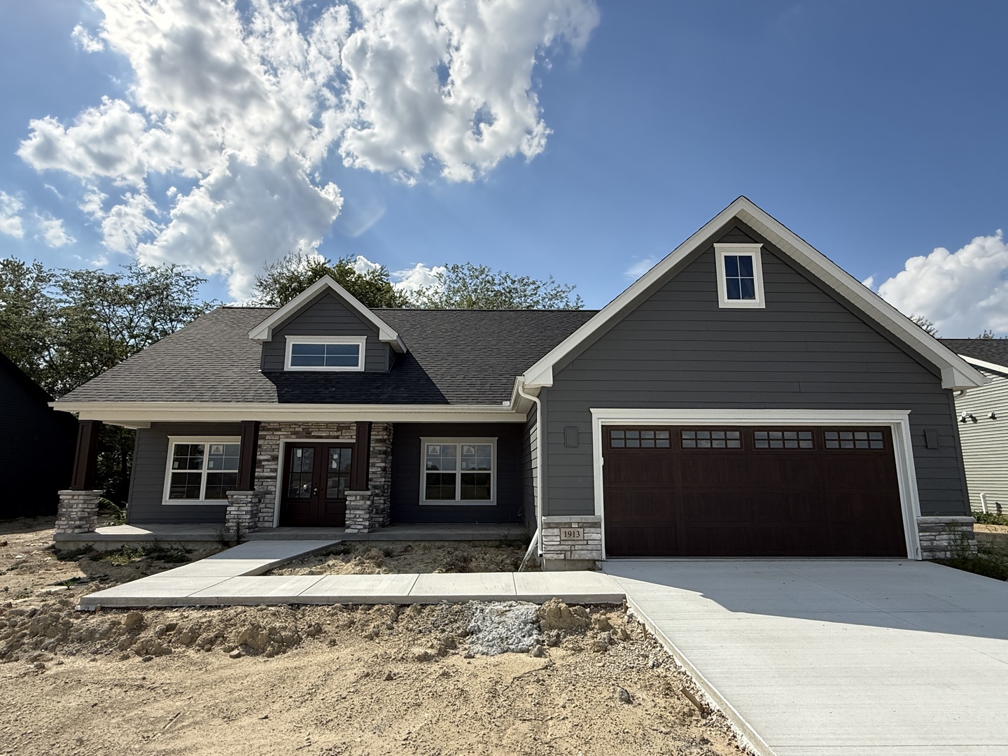 1913 S Stone Creek Boulevard Property Photo 1