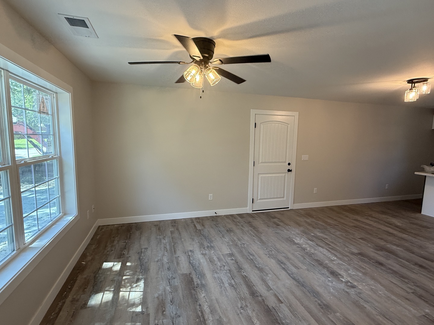 1106 Mitchem Drive Property Photo 5