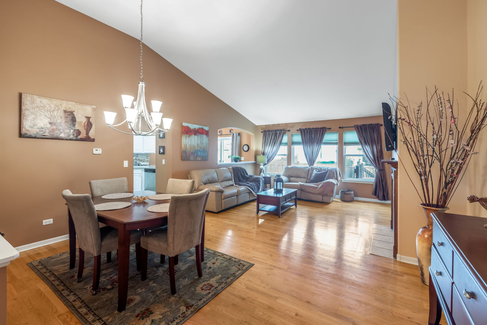 7004 Nathan Lane Property Photo 3