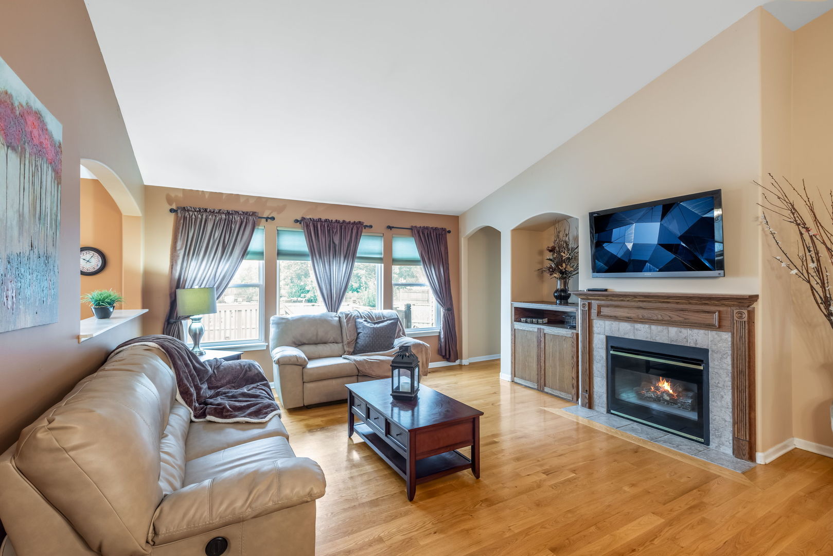 7004 Nathan Lane Property Photo 4