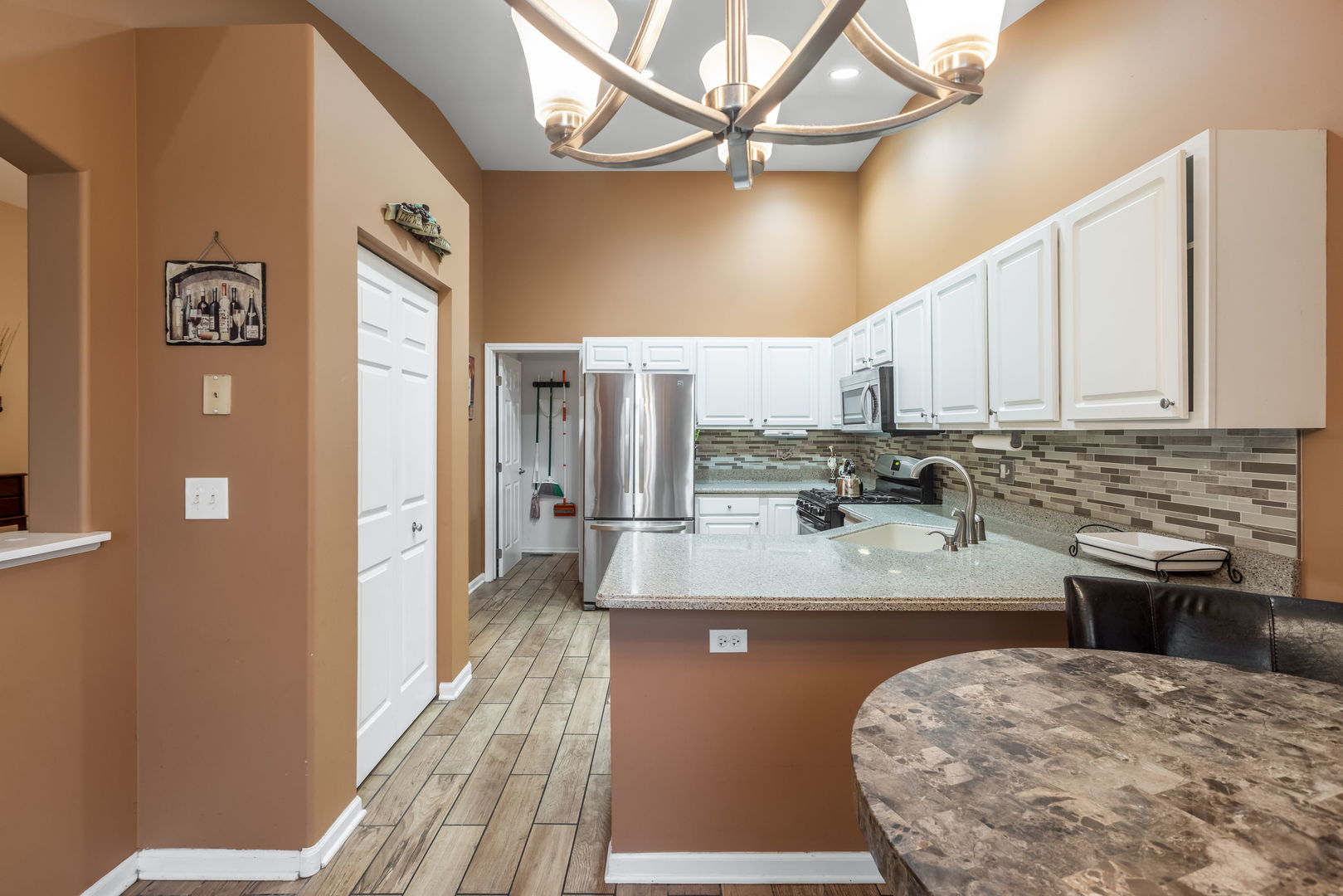 7004 Nathan Lane Property Photo 7
