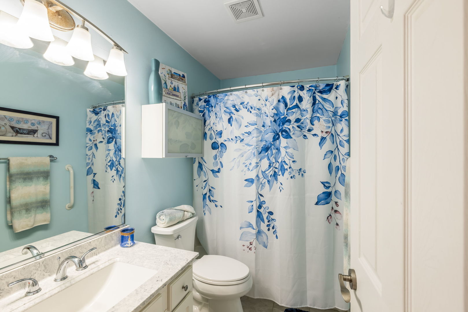 7004 Nathan Lane Property Photo 11
