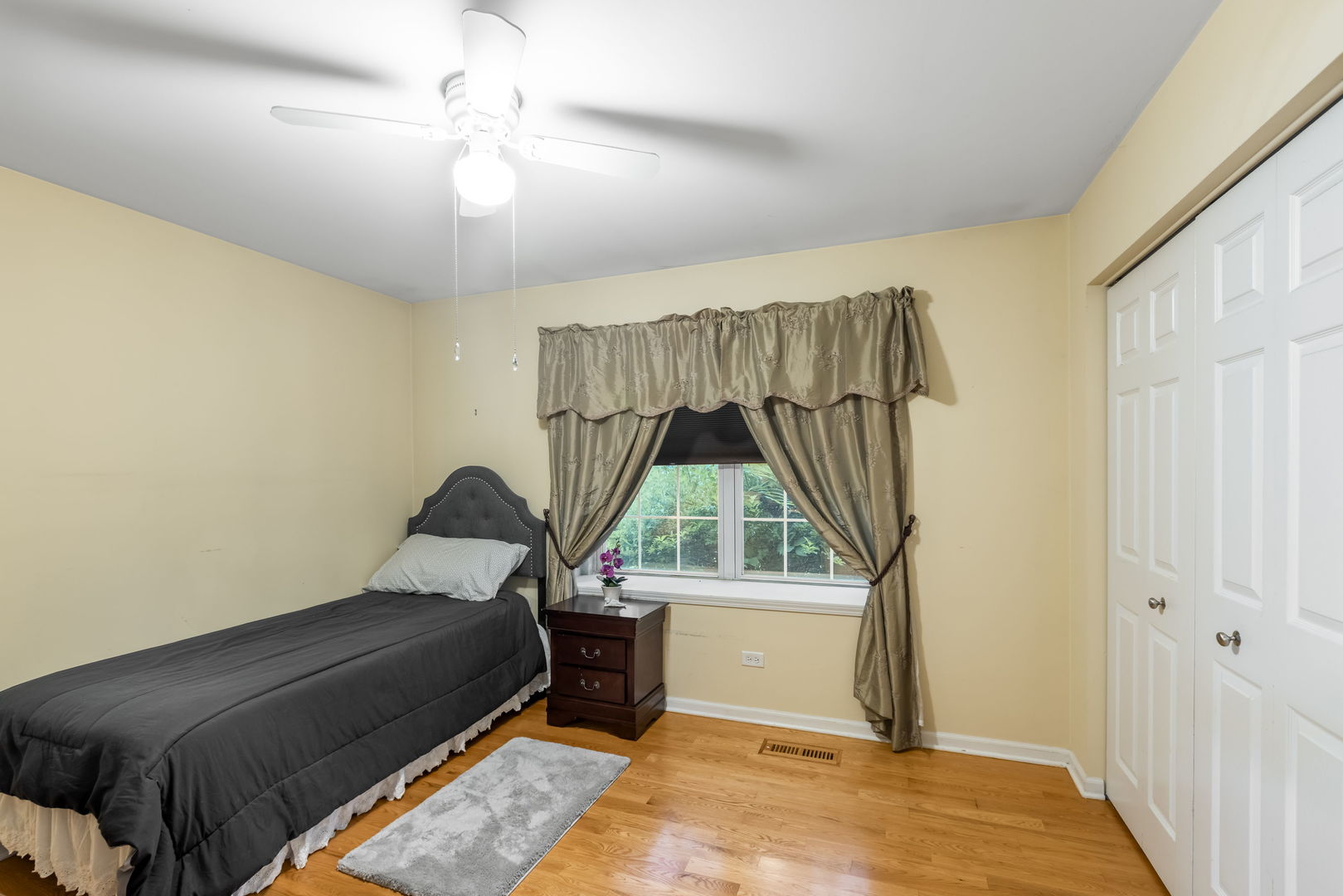 7004 Nathan Lane Property Photo 12