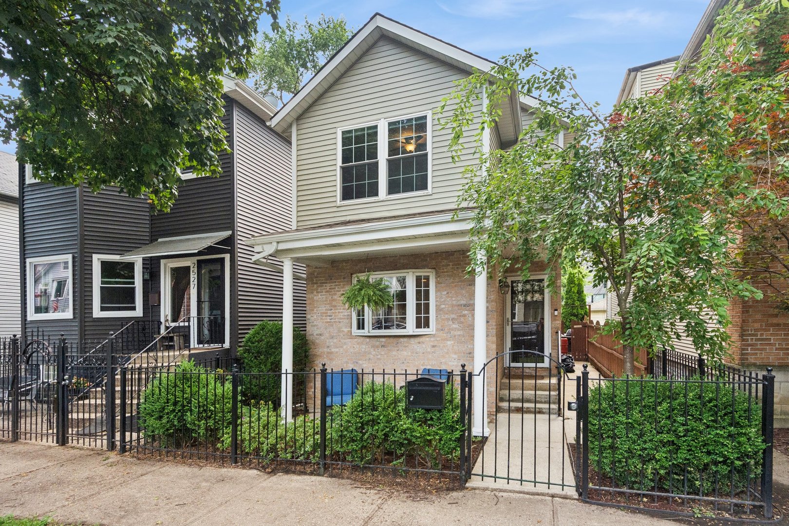 2529 W SHAKESPEARE Avenue Property Photo 1