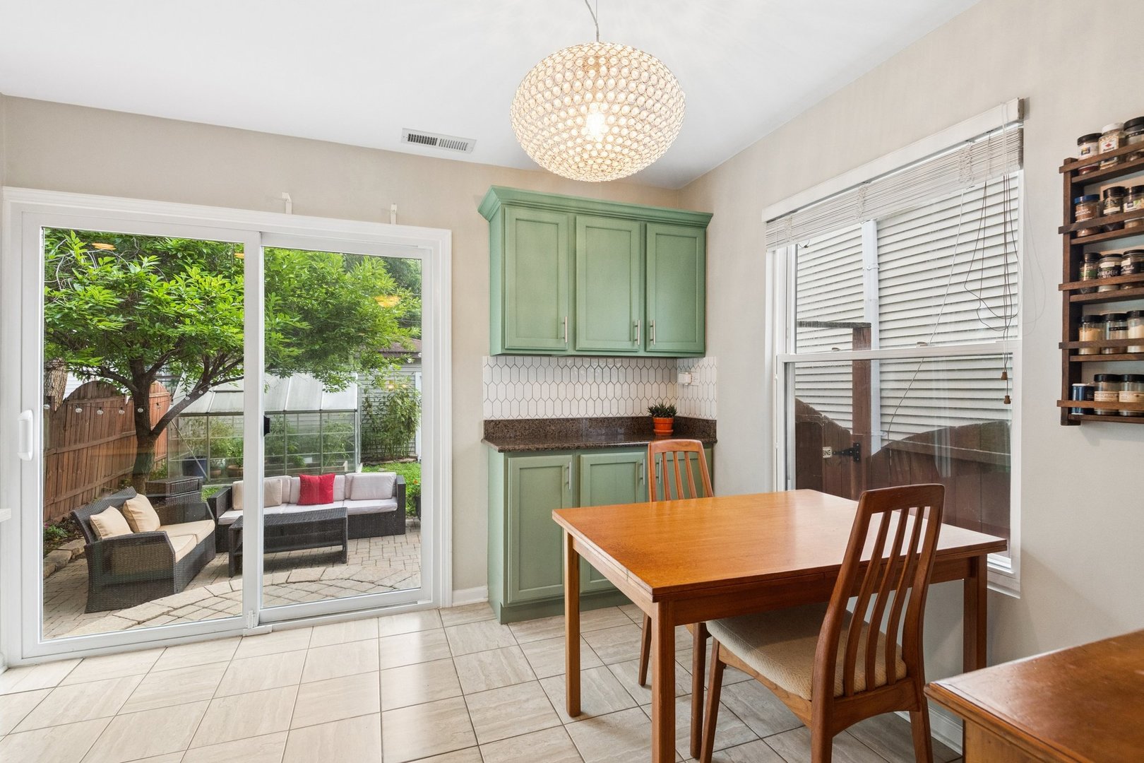 2529 W Shakespeare Avenue Property Photo 9