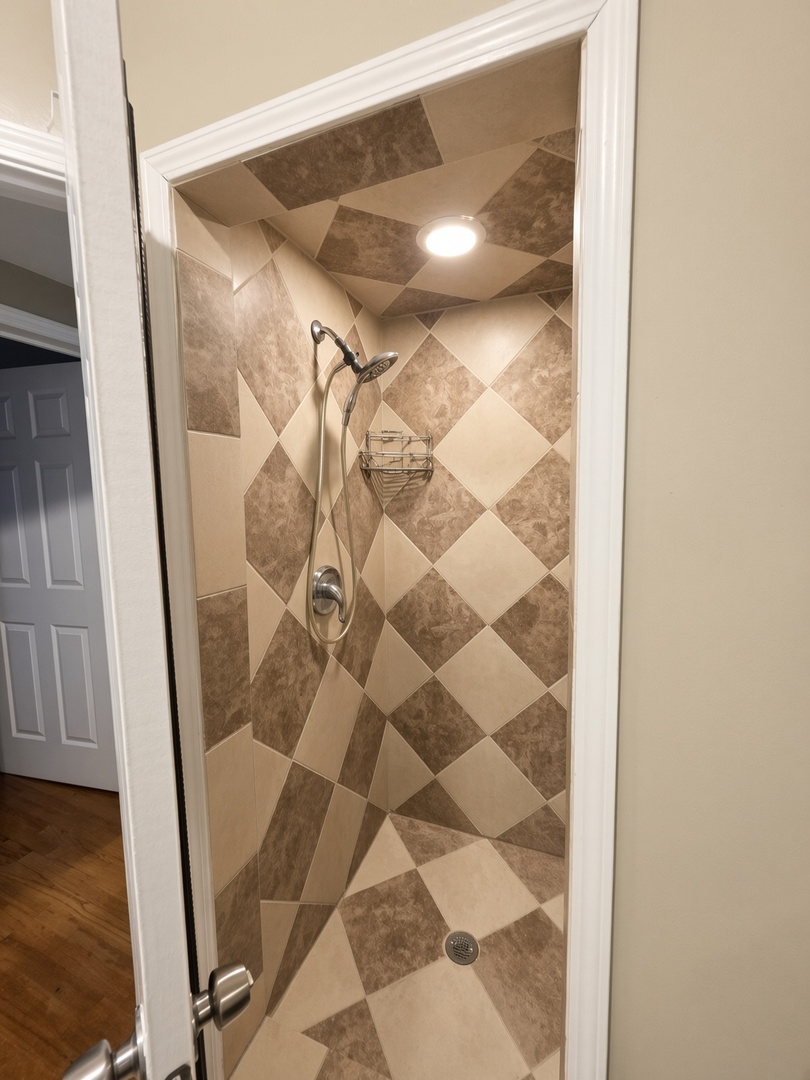48 N Menard Avenue B-3 Property Photo 6