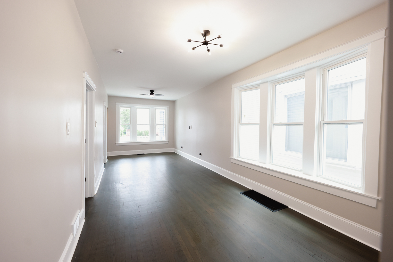 7615 S Champlain Avenue Property Photo 4