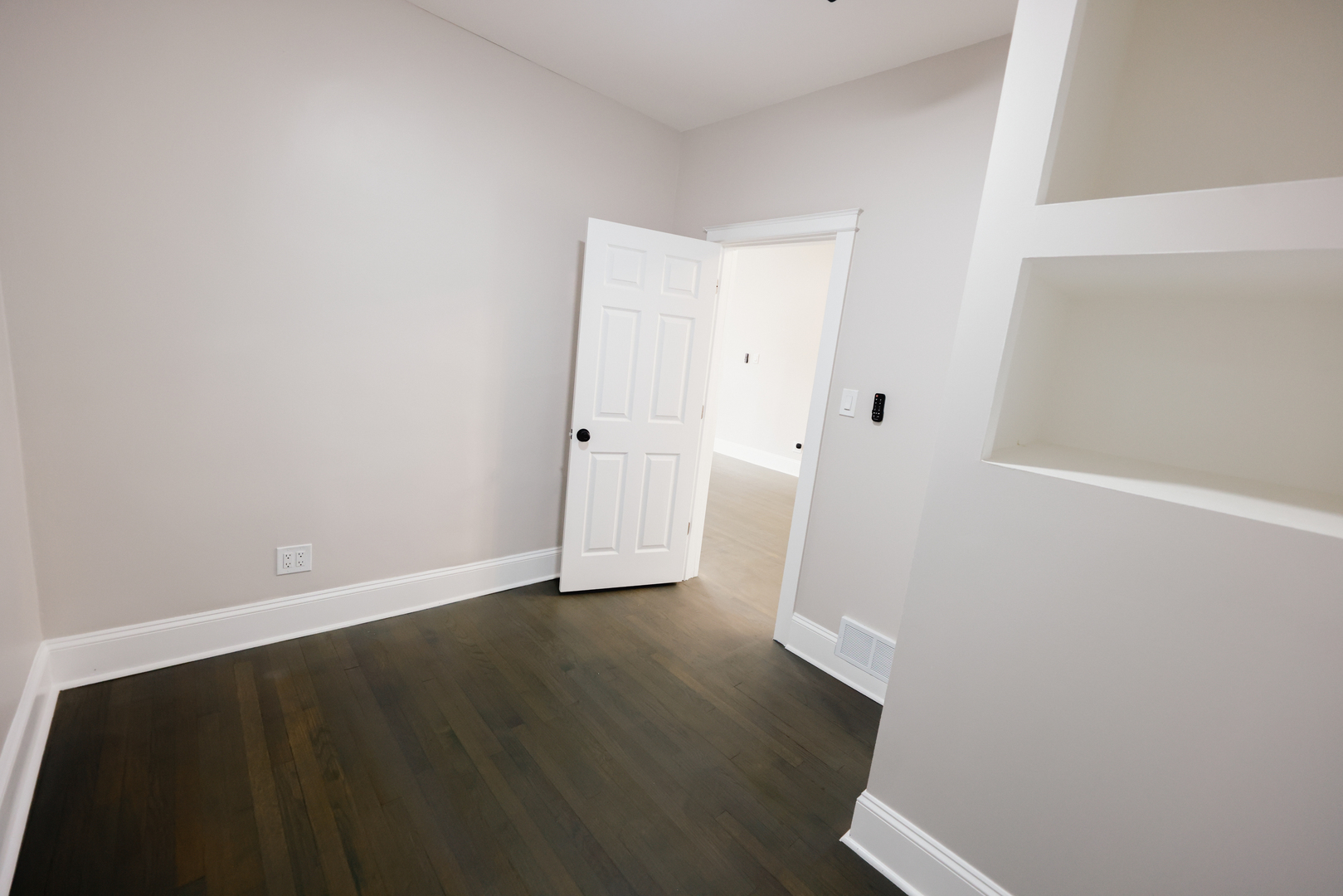 7615 S Champlain Avenue Property Photo 11