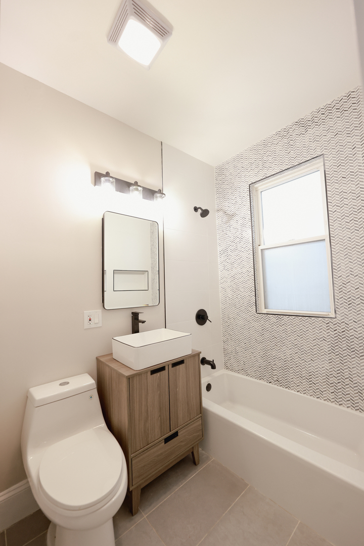 7615 S Champlain Avenue Property Photo 12