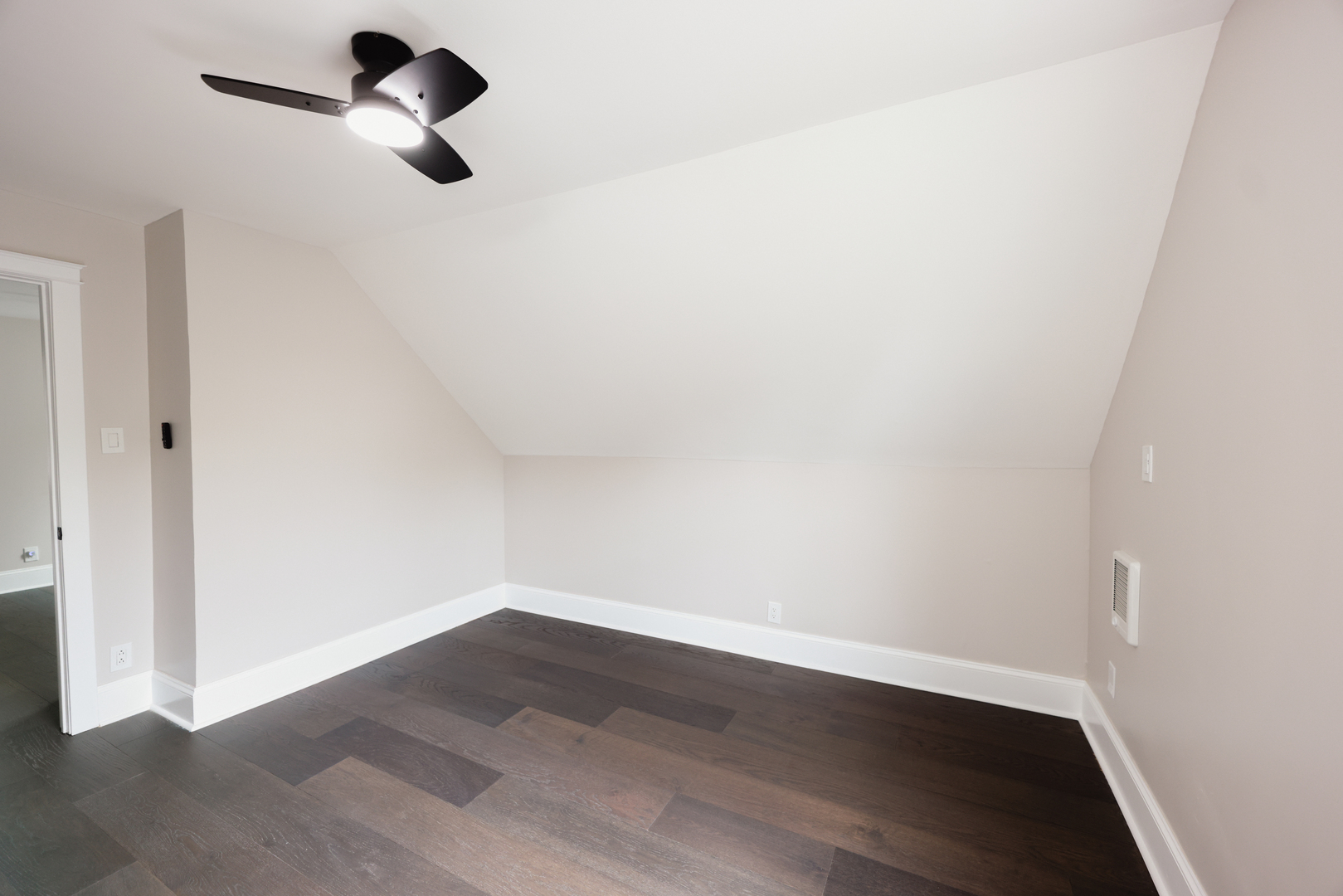 7615 S Champlain Avenue Property Photo 21