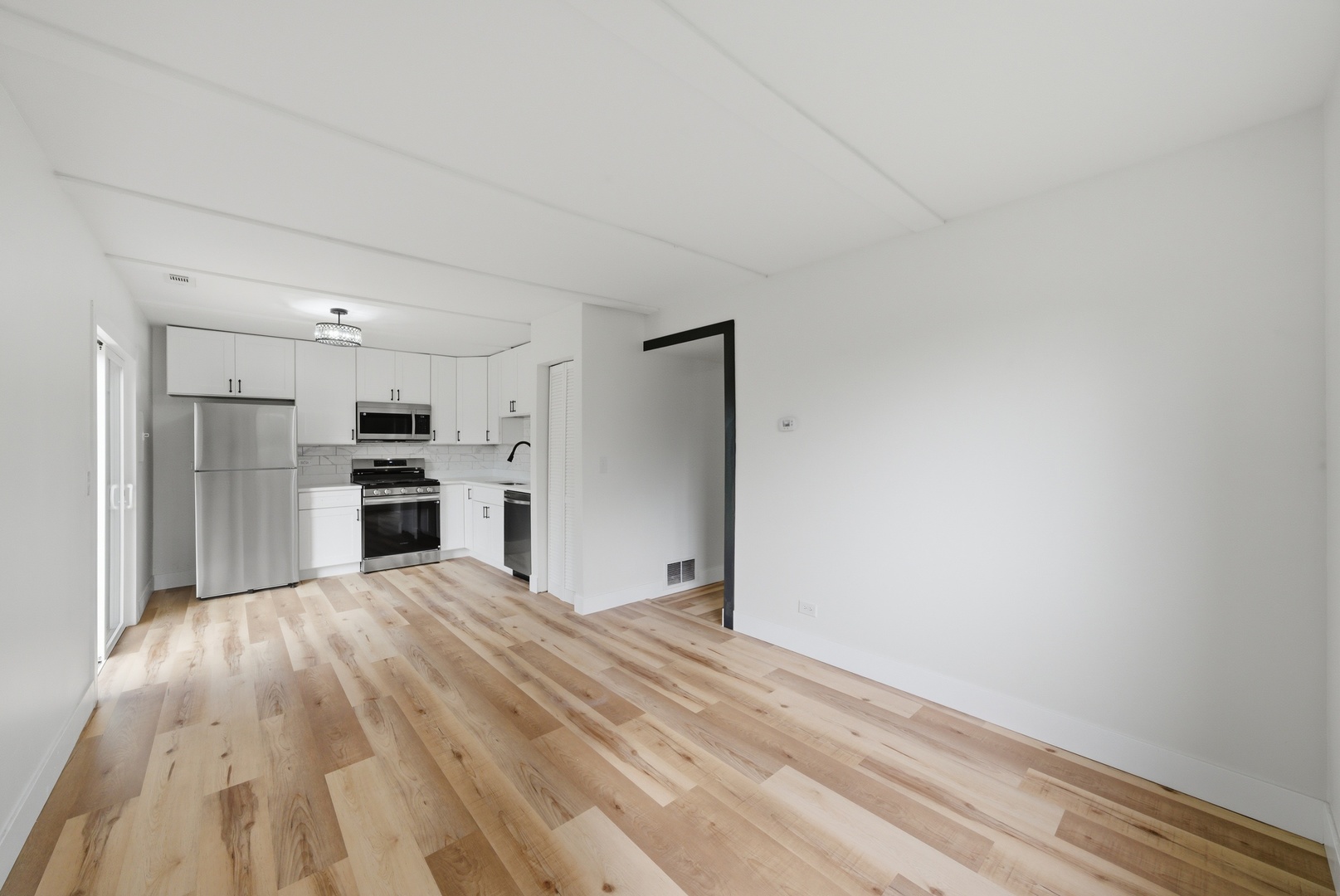 527 Alton Court Property Photo 7