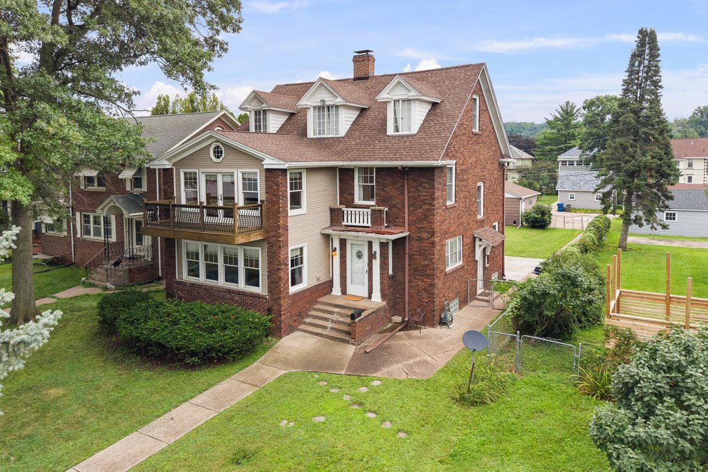 718 River Drive Property Photo 4