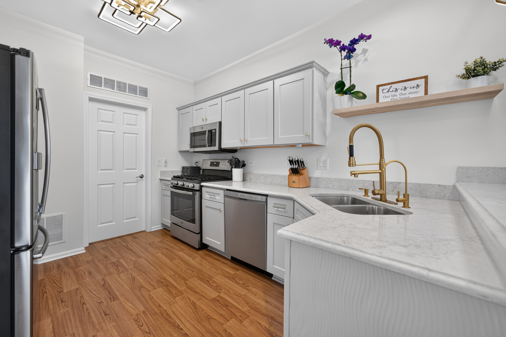 210 Brompton Lane A Property Photo 14