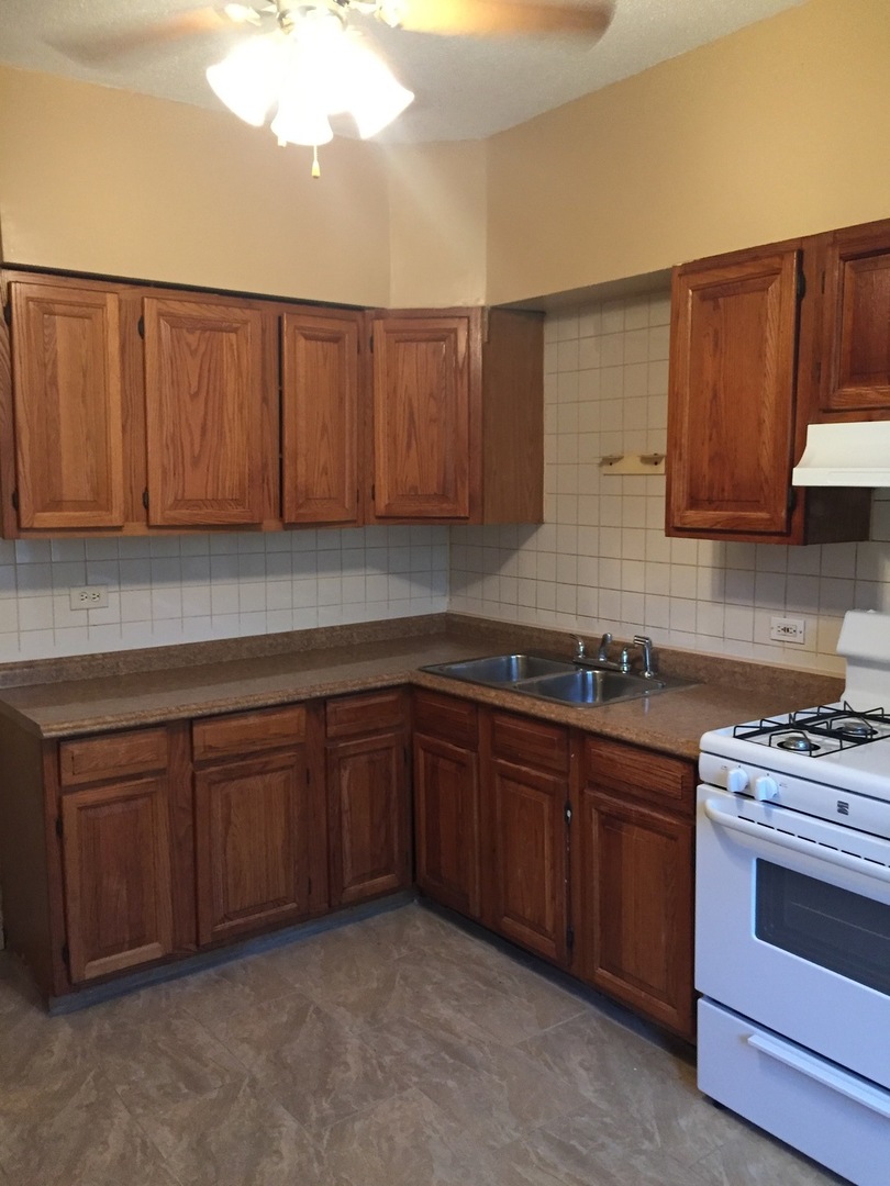 10531 S Corliss Avenue Property Photo 3