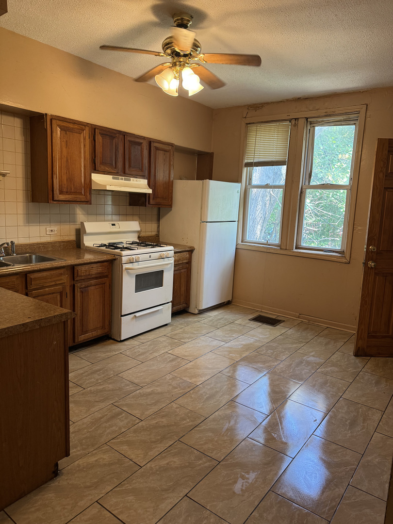10531 S Corliss Avenue Property Photo 4
