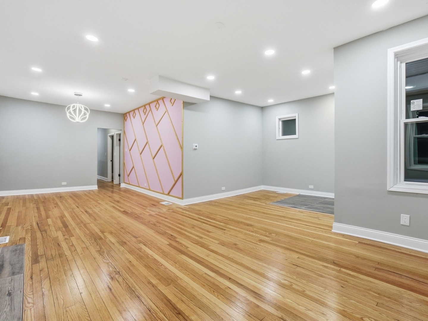 8011 S Dante Avenue Property Photo 4
