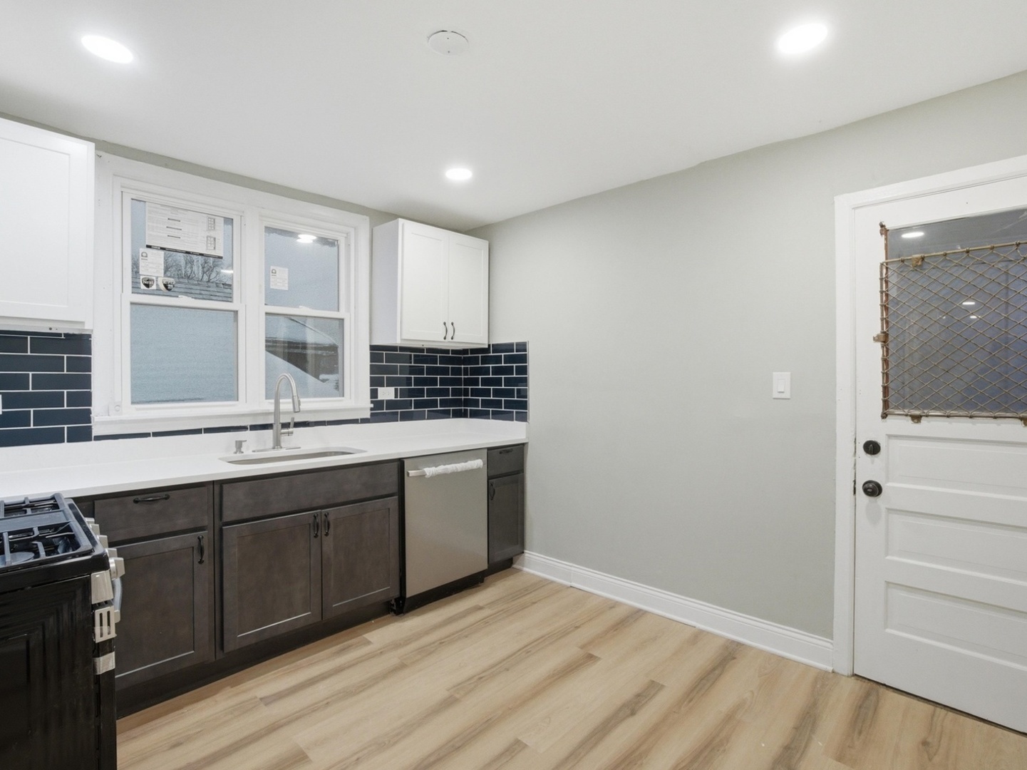 8011 S Dante Avenue Property Photo 6