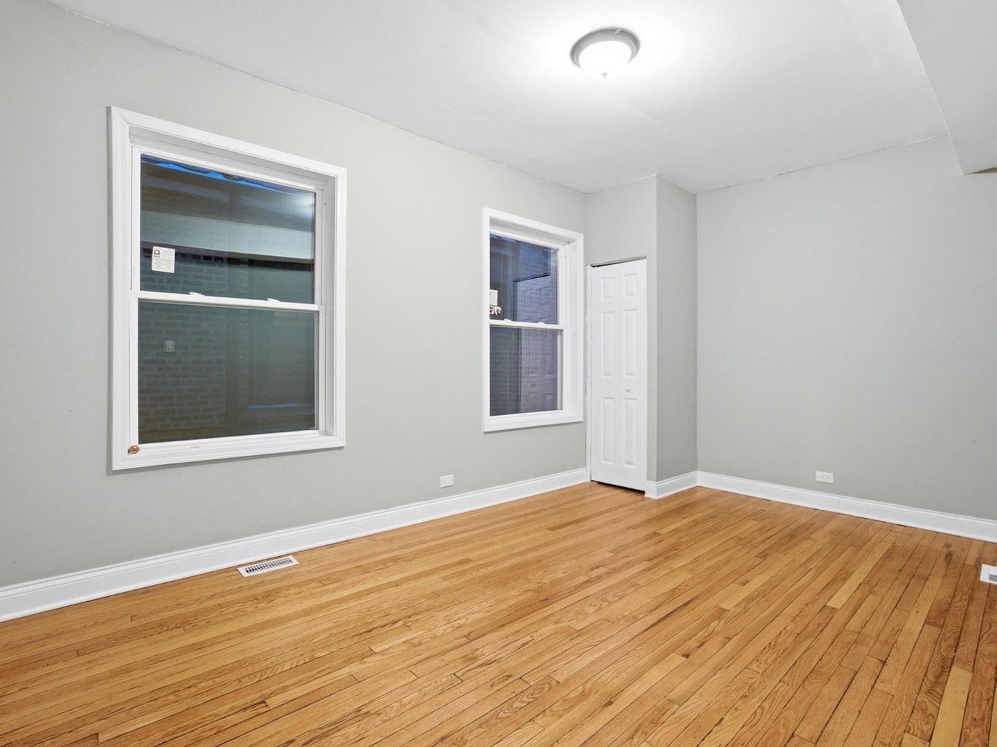 8011 S Dante Avenue Property Photo 7