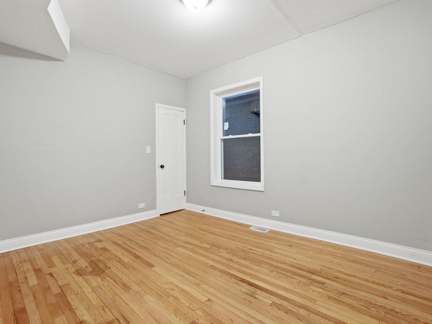 8011 S Dante Avenue Property Photo 8
