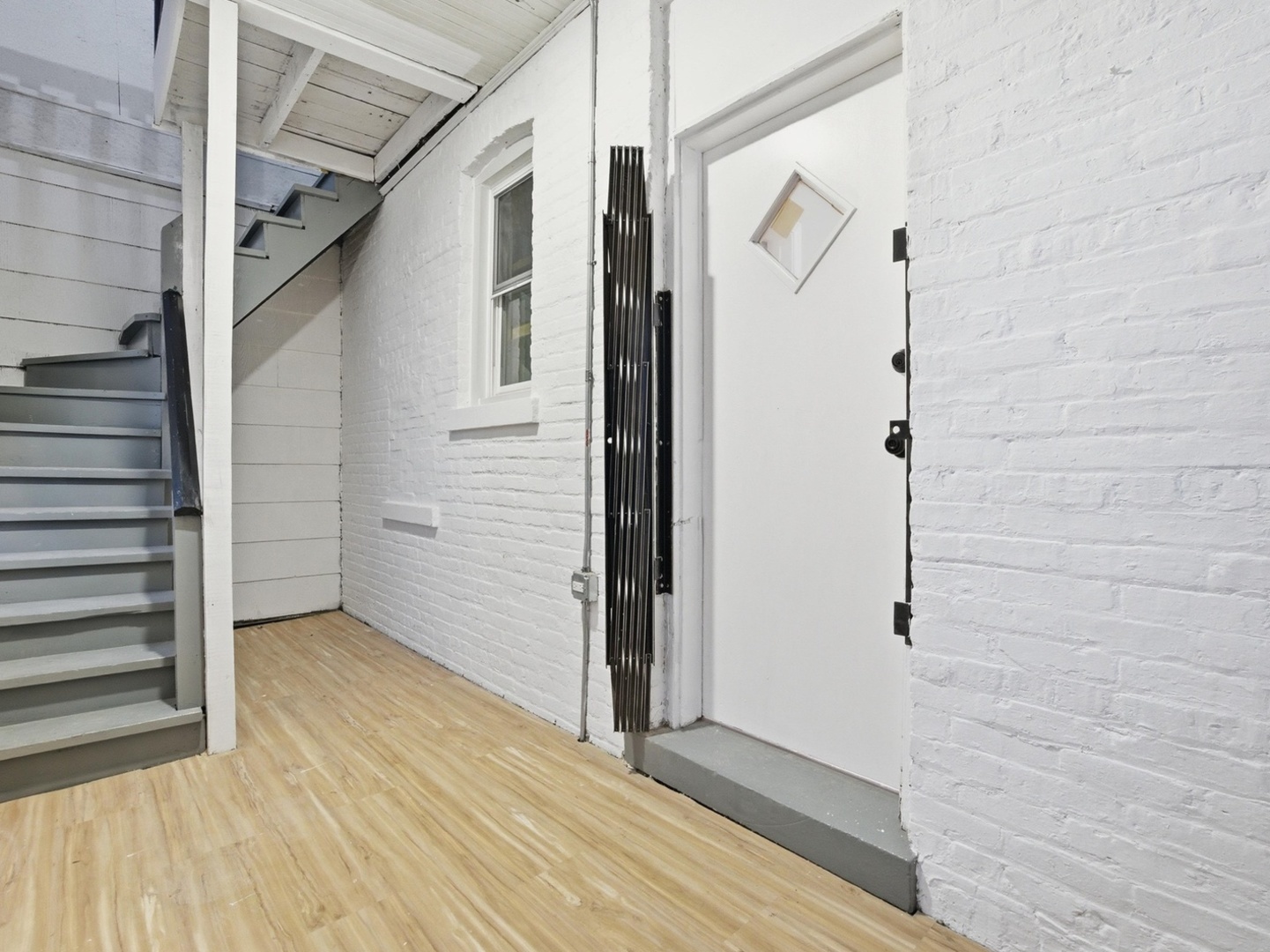 8011 S Dante Avenue Property Photo 10