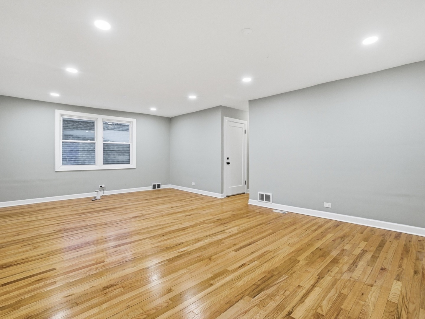 8011 S Dante Avenue Property Photo 13