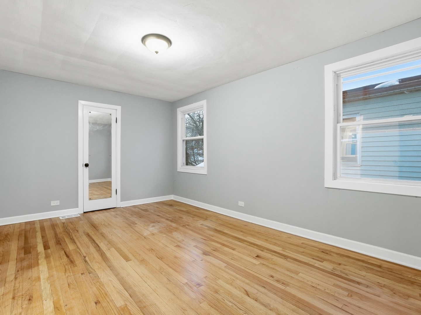 8011 S Dante Avenue Property Photo 15