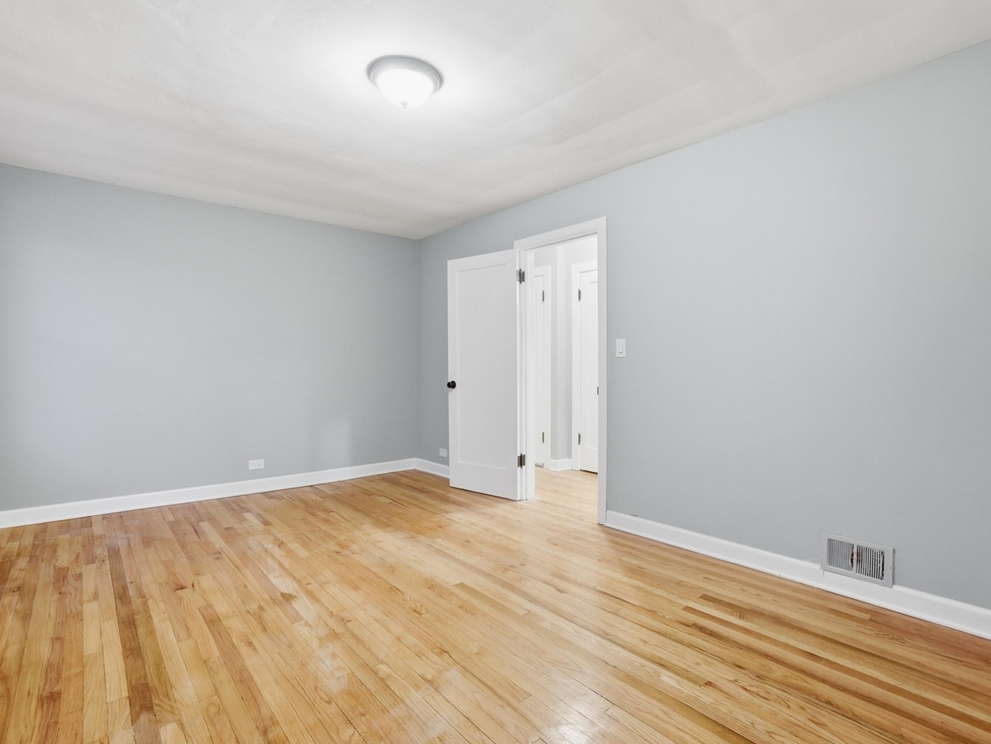 8011 S Dante Avenue Property Photo 16