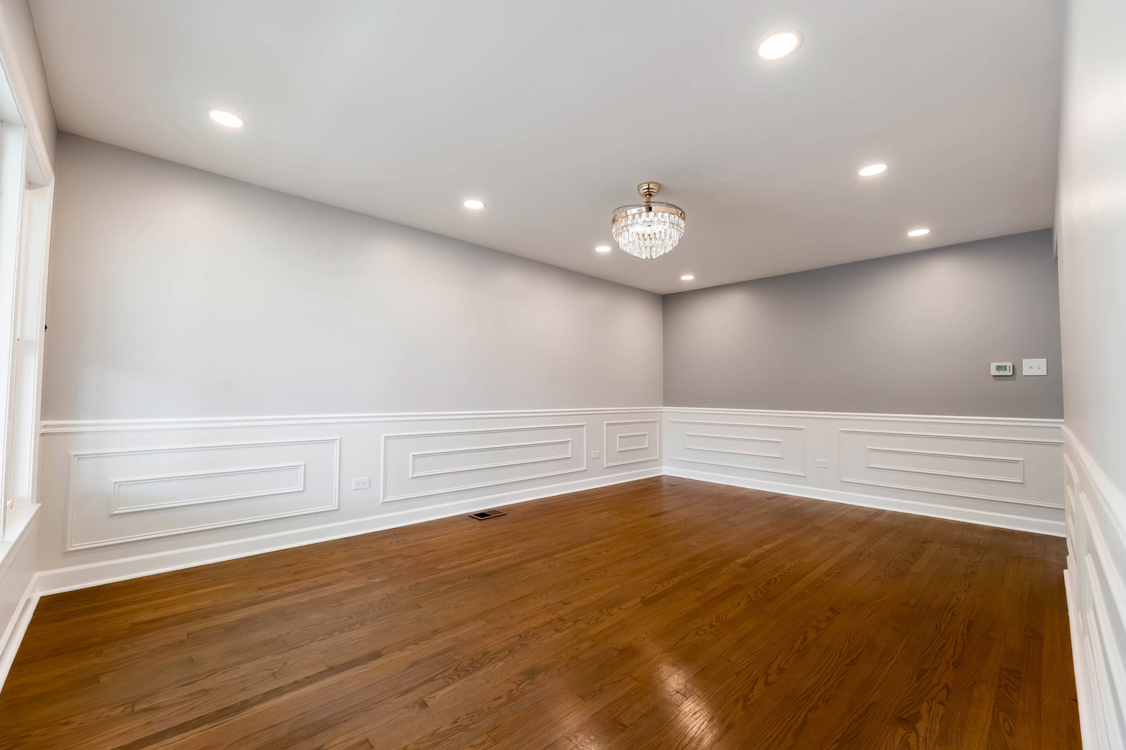 8151 S Commercial Avenue Property Photo 6