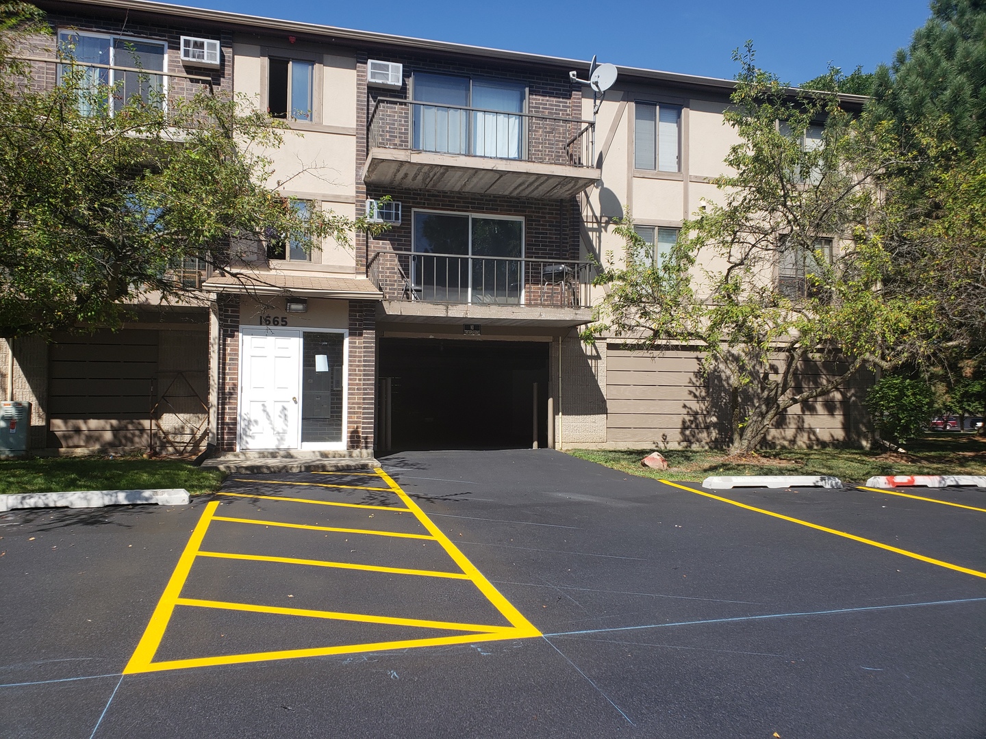 1665 Coach Drive 201 Property Photo 1