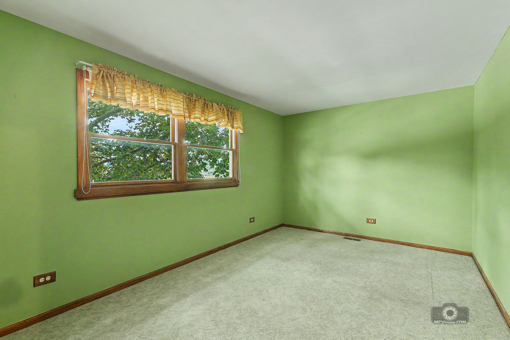 12855 Crestbrook Court Property Photo 12